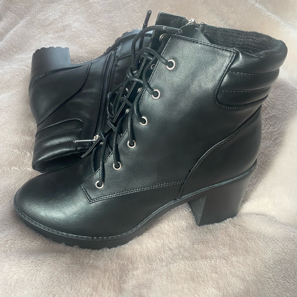 Black boots size 9